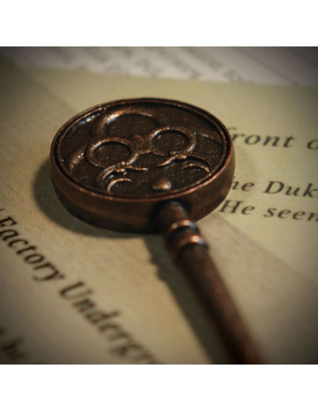 REPLICA 1/1 RESIDENT EVIL VILLAGE IRON INSIGNIA KEY